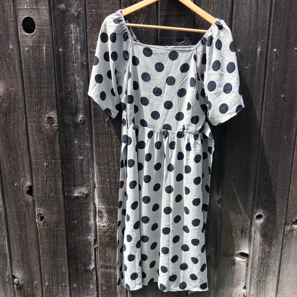 Light sage green puff sleeve Roolee midi dress size M